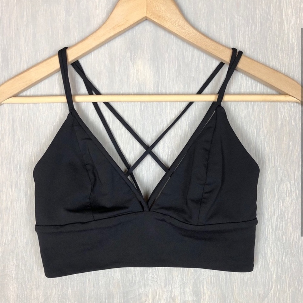 Lululemon black sports bra